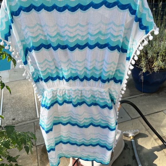White and Blue Wave Beach Cover Up - Picture 13 of 14
